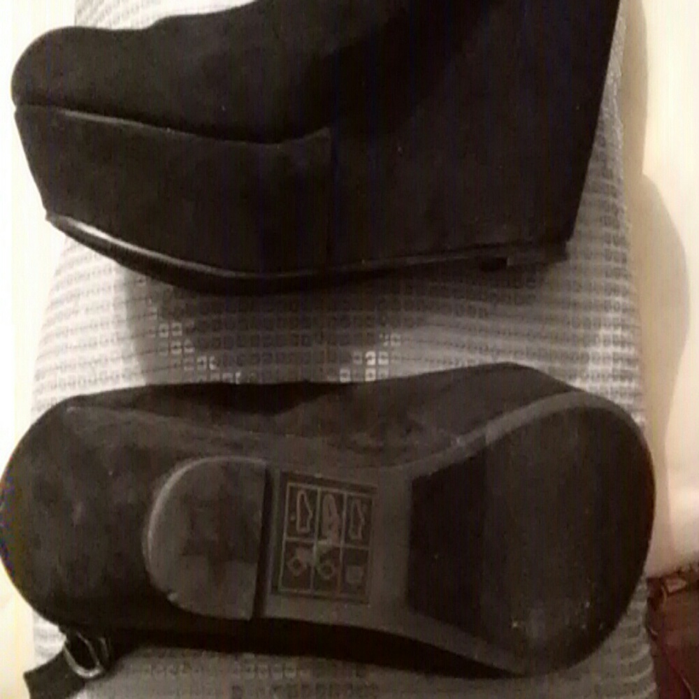 Shoes - Picture 2 of 4